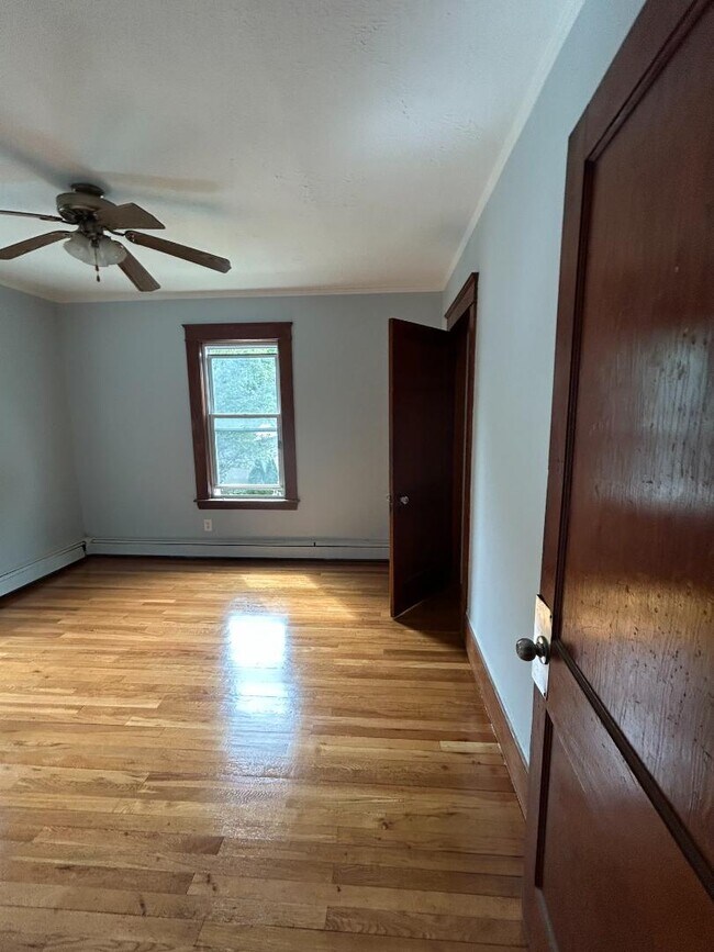 Building Photo - 130 Kinsley St