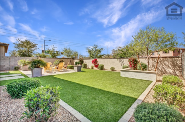Building Photo - 3Bed/2.5Bath Beautifully Furnished or Unfurnished Home in Goodyear! -- MODERN FINISHES!