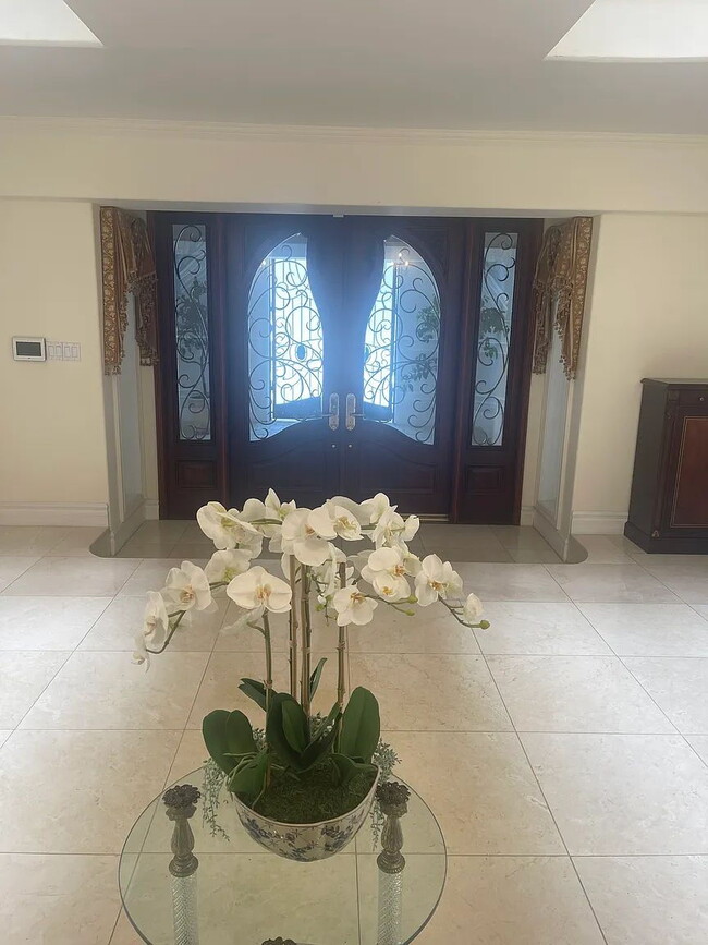 Building Photo - NO MIN CREDIT SCORE REQUIRED, BK OKAY, PAST EVICTION OKAY!, BACKGROUND FRIENDLY. Apply at "The Re...