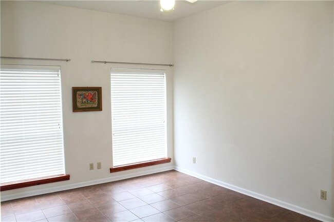 Building Photo - 109 W 38th St