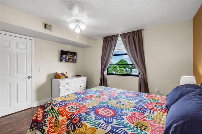 Building Photo - 1719 Whitehall Dr