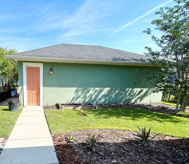 Building Photo - Stunning 3/2.5 Stylish Home with a Detache...