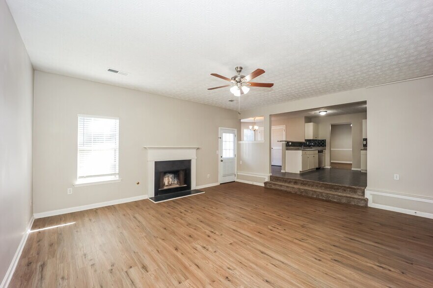 Building Photo - 275 Vaness Dr