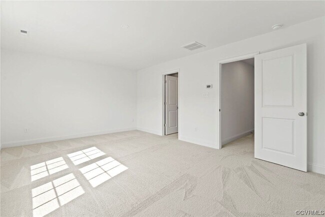 Building Photo - 13808 Village View Dr