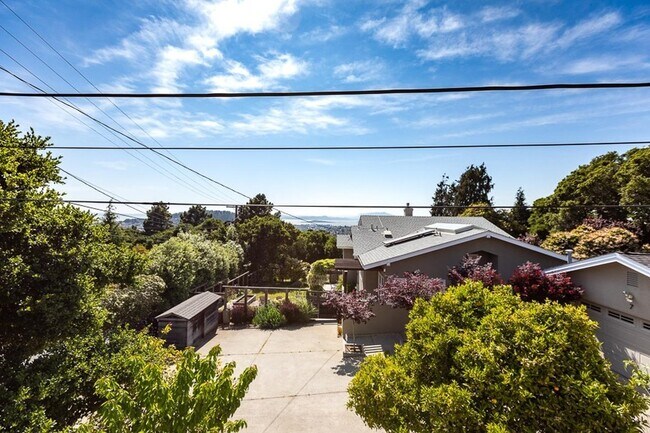 Building Photo - Elegant Kensington living with comfort, character, and scenic appeal