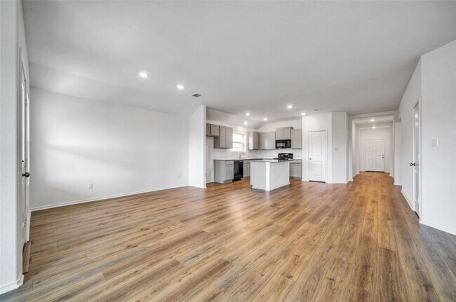 Building Photo - 310 Sebring Cir