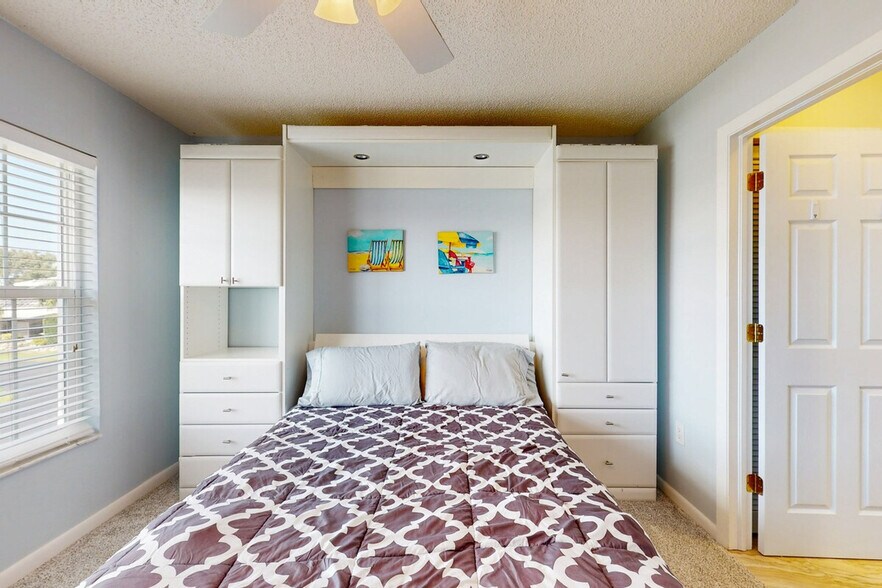 Building Photo - 65 Marco Villas E