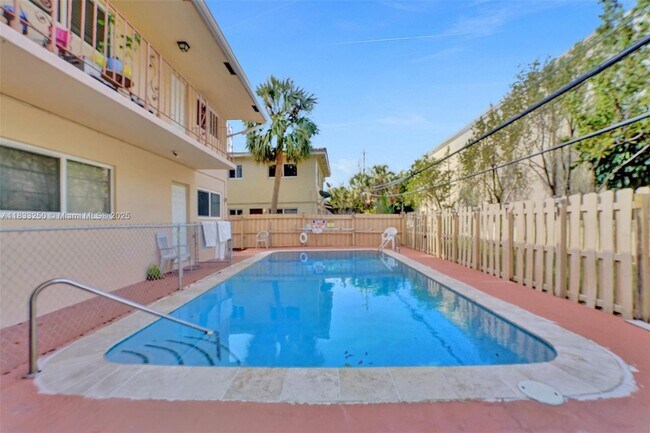 Building Photo - 2909 Middle River Dr