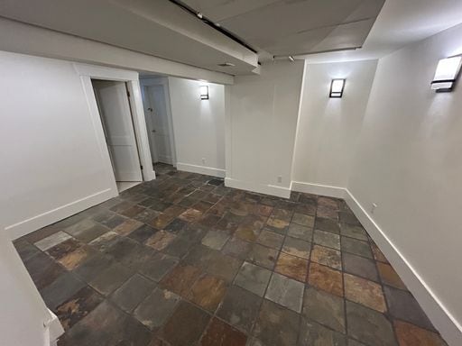 Building Photo - Charming Queen Anne Home AVAILABLE NOW