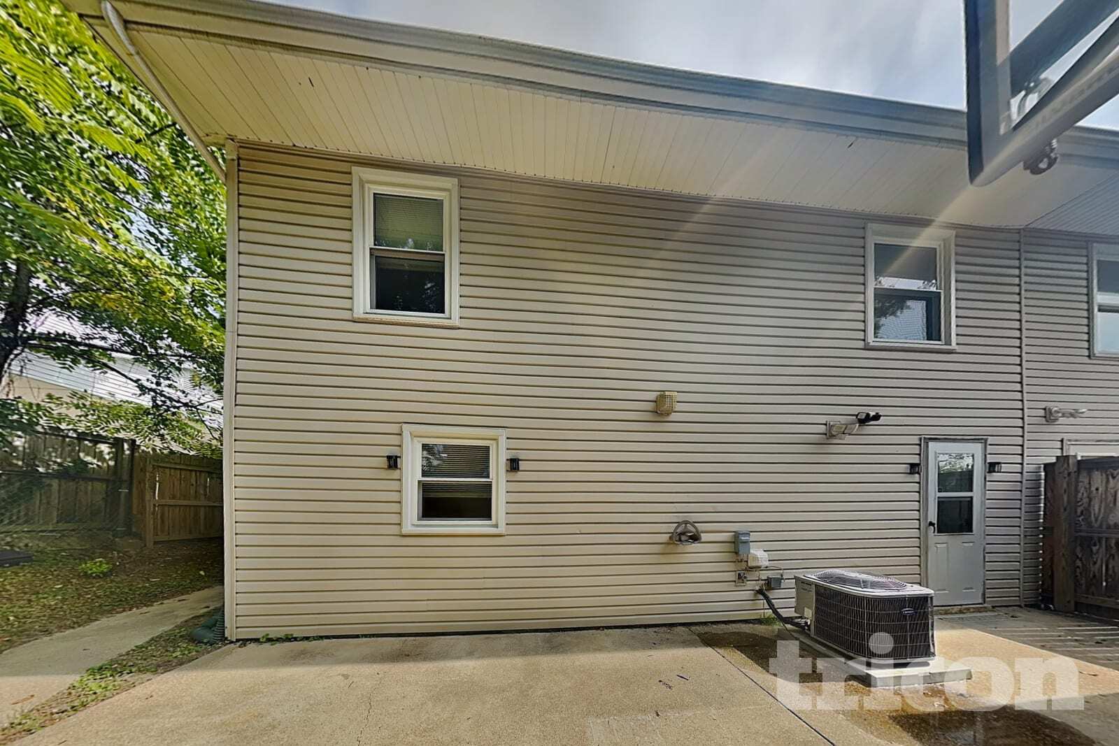 Building Photo - 1325 Farrara Dr