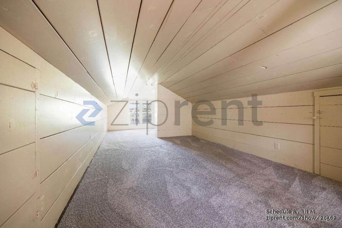 Building Photo - Unit A