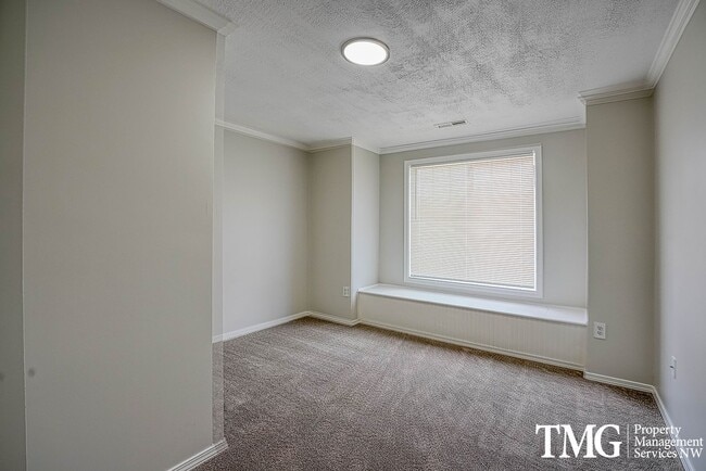 Building Photo - Beautifully Remodeled 3BR Home with Fenced Backyard