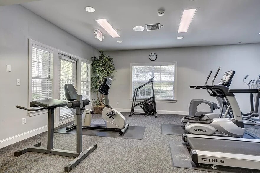 Free Fitness Center - 2025 Woodmont Blvd
