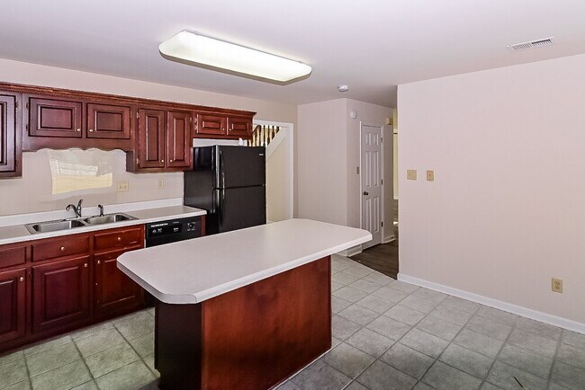 Building Photo - 10338 Ivy Laurel Cove