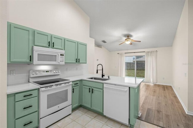 Building Photo - 25818 Bloomsbury Ct