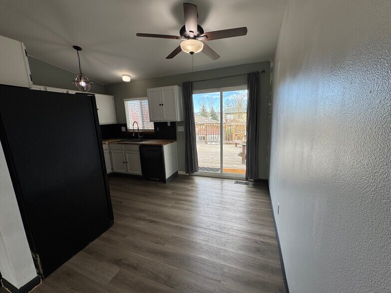 Building Photo - 7624 Montarbor Dr