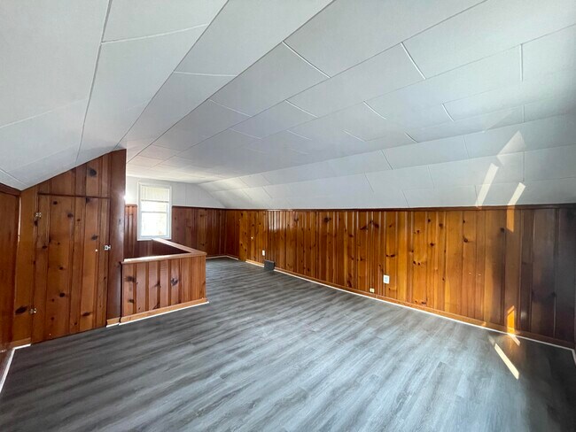 Building Photo - 18943 Greydale Ave