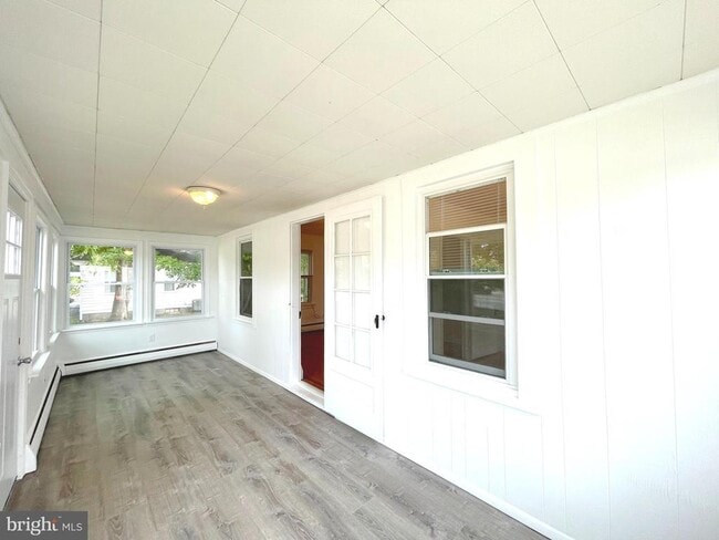 Building Photo - 590 Hallowing Point Rd