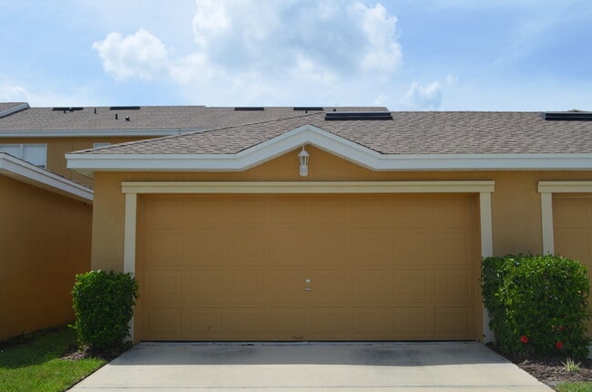 Building Photo - 3/2.5 Townhouse with 2-Car Garage in Turtl...