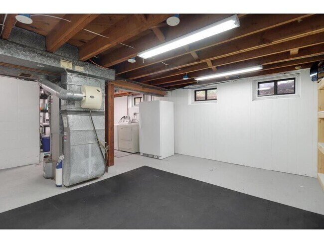 Building Photo - 401 2nd Ave NE