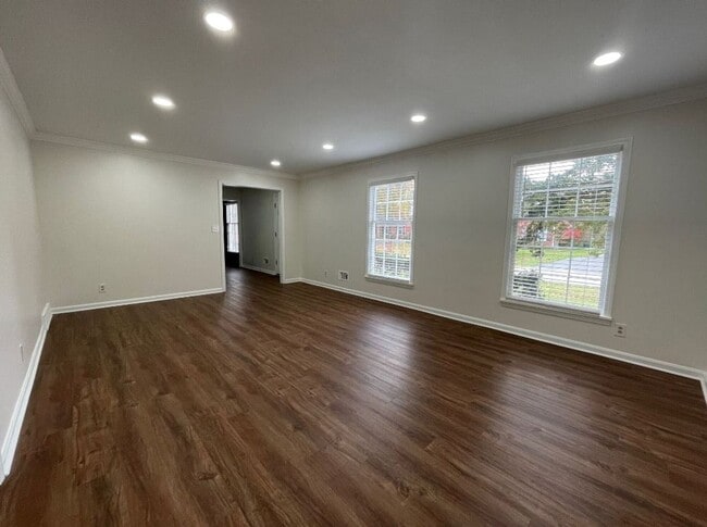 Building Photo - Douglas Hills Colonial