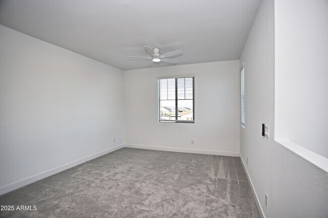 Building Photo - 773 W Lark Dr