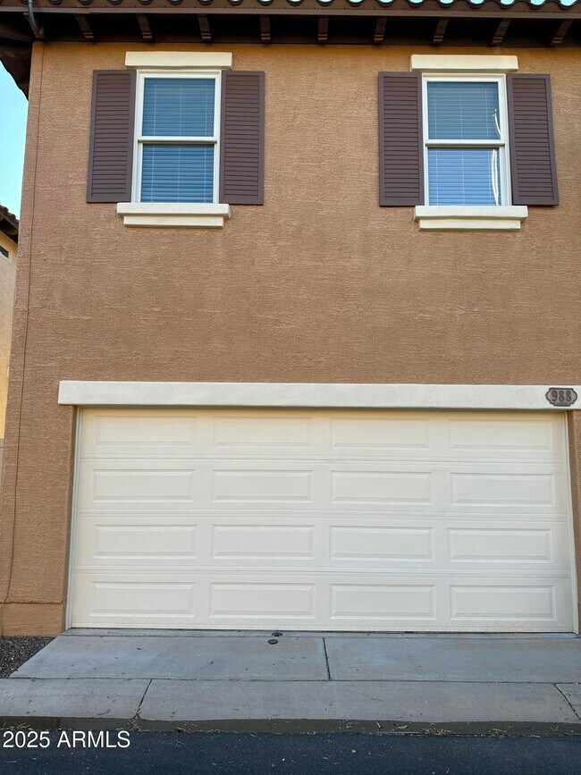 Building Photo - 988 S Reber Ave