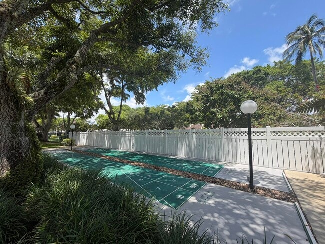 Building Photo - 3800 Oaks Clubhouse Dr