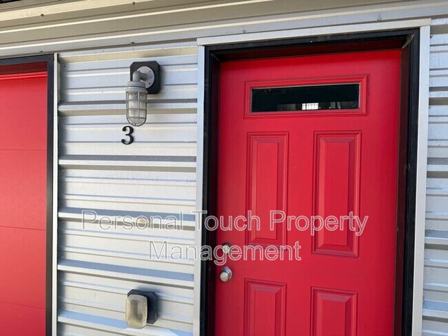 Building Photo - 808 7th Ave S