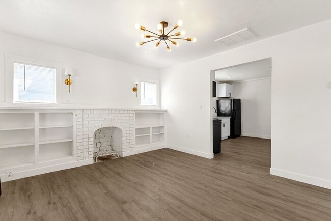 Building Photo - Brand new 3 bedroom renovation next to His...