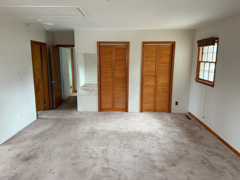 Building Photo - 448 Lake Ave