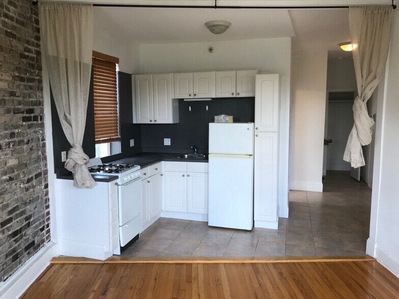 Building Photo - 151 Park St