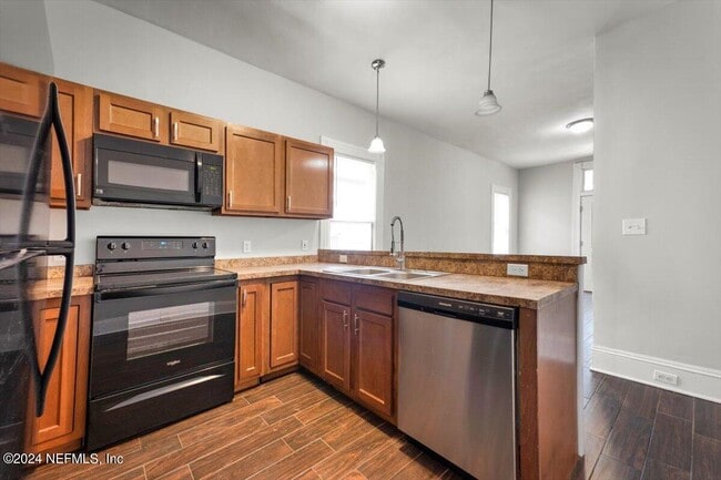 Building Photo - 1950 Redell St