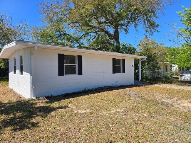 Building Photo - Cozy 2-bedroom, 1-bath home in Daytona Beach