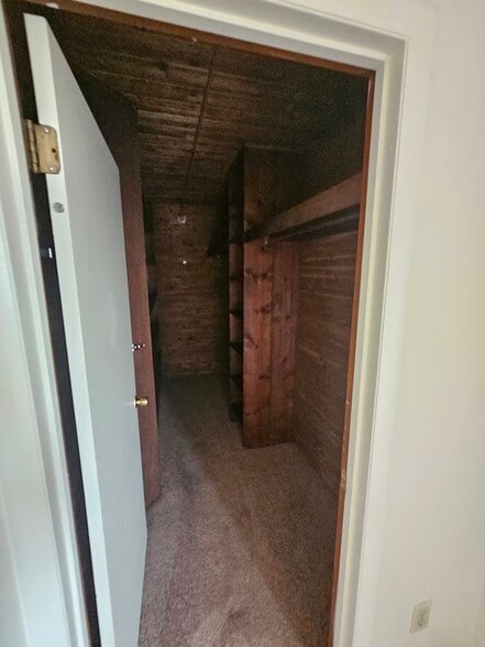 Building Photo - 2752 University Ave