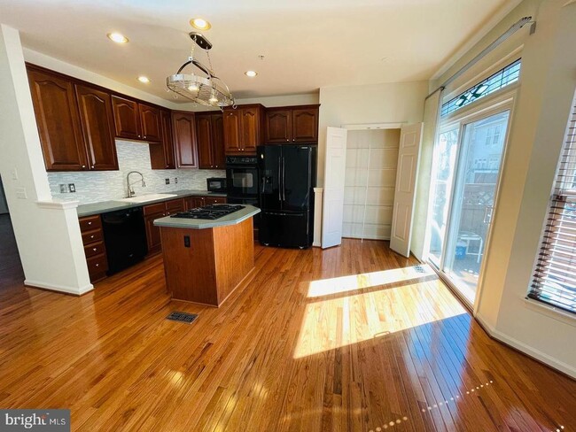 Building Photo - 708 Scarburgh Way