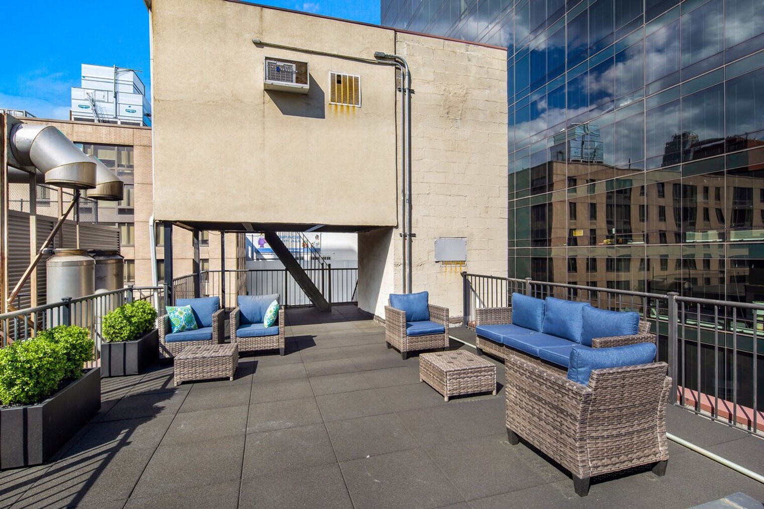 Building Photo - 417 E 60th St