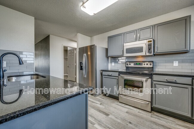 Building Photo - 121 Thoroughbred Dr