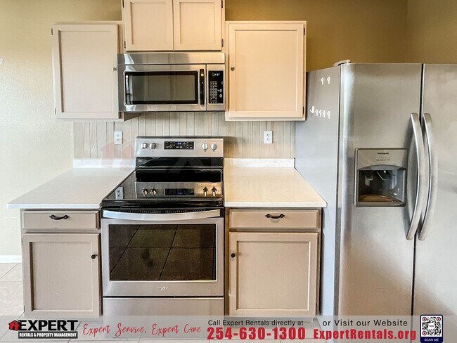 Building Photo - 3-Bedroom Home Near Lions Gate Park