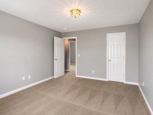 Building Photo - 208 Ruf Dr