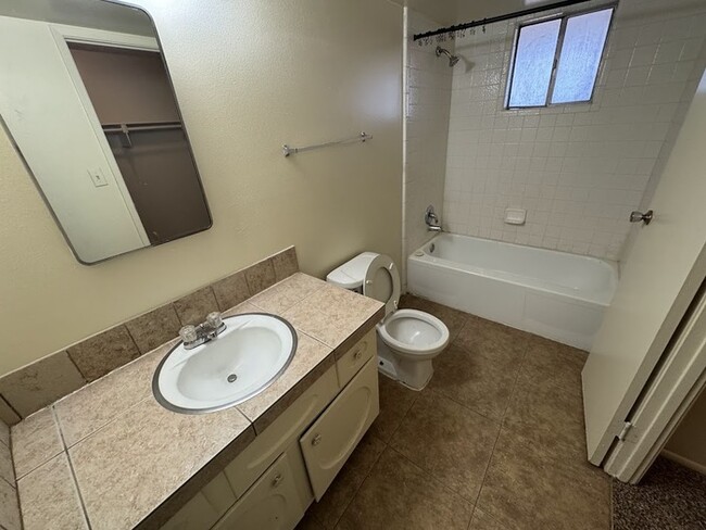 Building Photo - West Phoenix Townhome