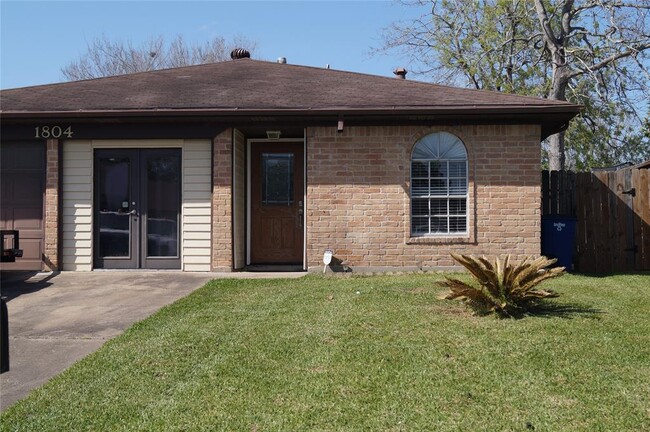 Primary Photo - 1804 Flamingo Dr
