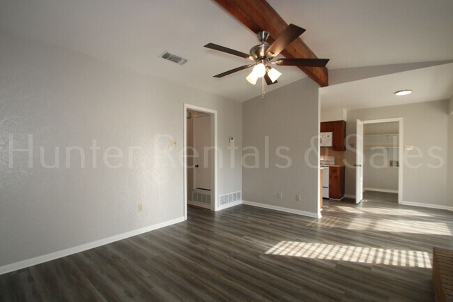 Building Photo - Charming North Killeen Home