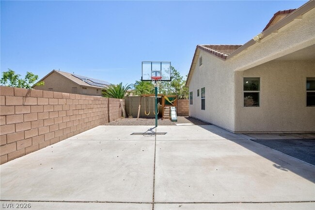 Building Photo - 2598 Highland Cliff Dr