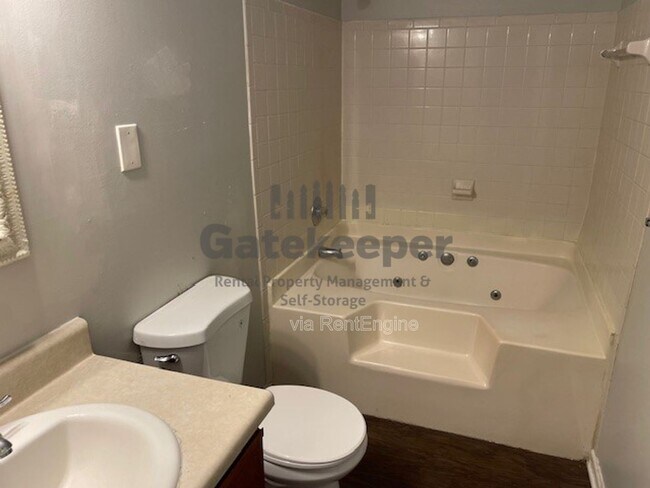 Building Photo - 2871 Old S Dr