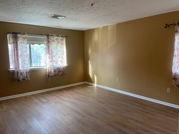 Building Photo - 50 Steeplechase Ct