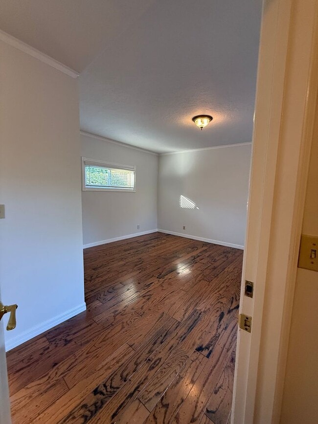 Building Photo - San Pedro 4 bedroom, 3 Bath Home with yard and Deck! Available NOW!