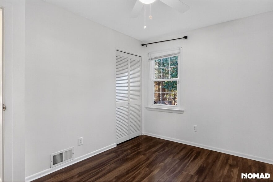 Building Photo - 215 N Pine St