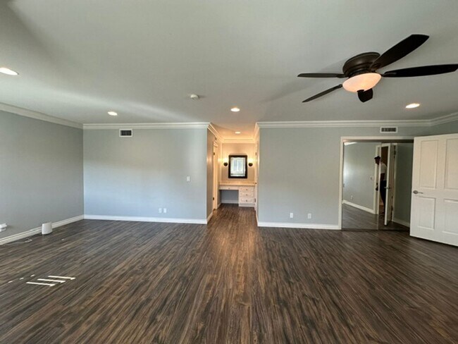 Building Photo - 1635 Larkfield Ave