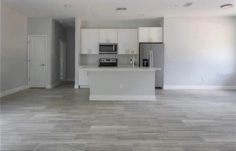 Building Photo - 1103 Saint Tropez Ct